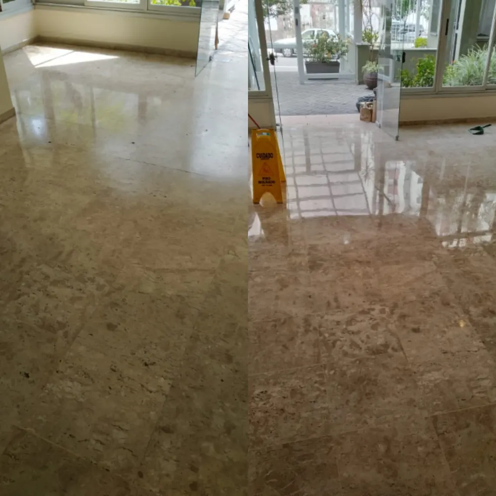 Piso de travertino antes e depois da limpeza técnica e polimento